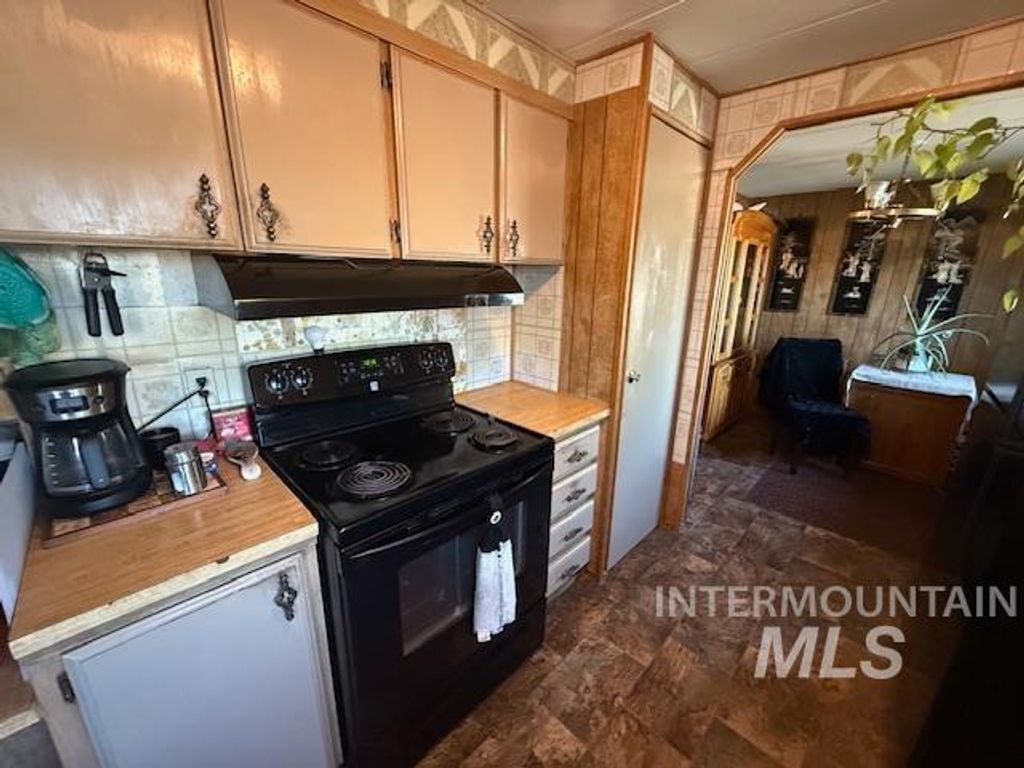 Photo of 23 E 5th Ave, Glenns Ferry, ID 83623 (MLS # 98964057)