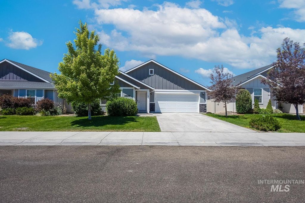 Photo of 16899 N Cornwallis Way, Nampa, ID 83687 (MLS # 98989630)