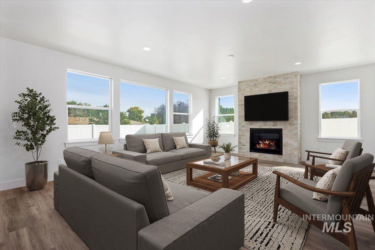 160 Maxine Lane West