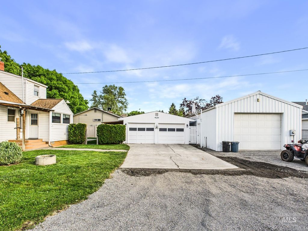 Photo of 3422 6th St, Lewiston, ID 83501 (MLS # 98985776)