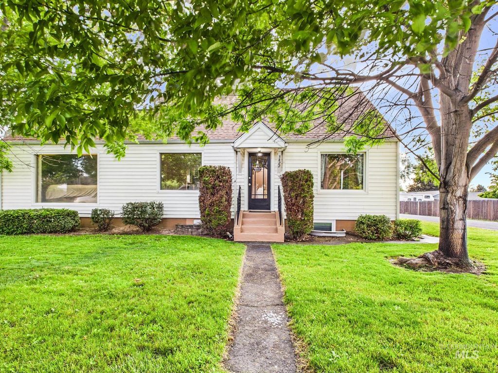 Photo of 3422 6th St, Lewiston, ID 83501 (MLS # 98985776)