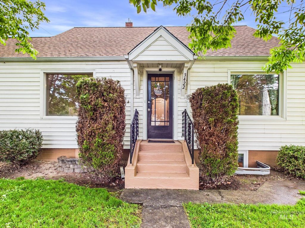 Photo of 3422 6th St, Lewiston, ID 83501 (MLS # 98985776)