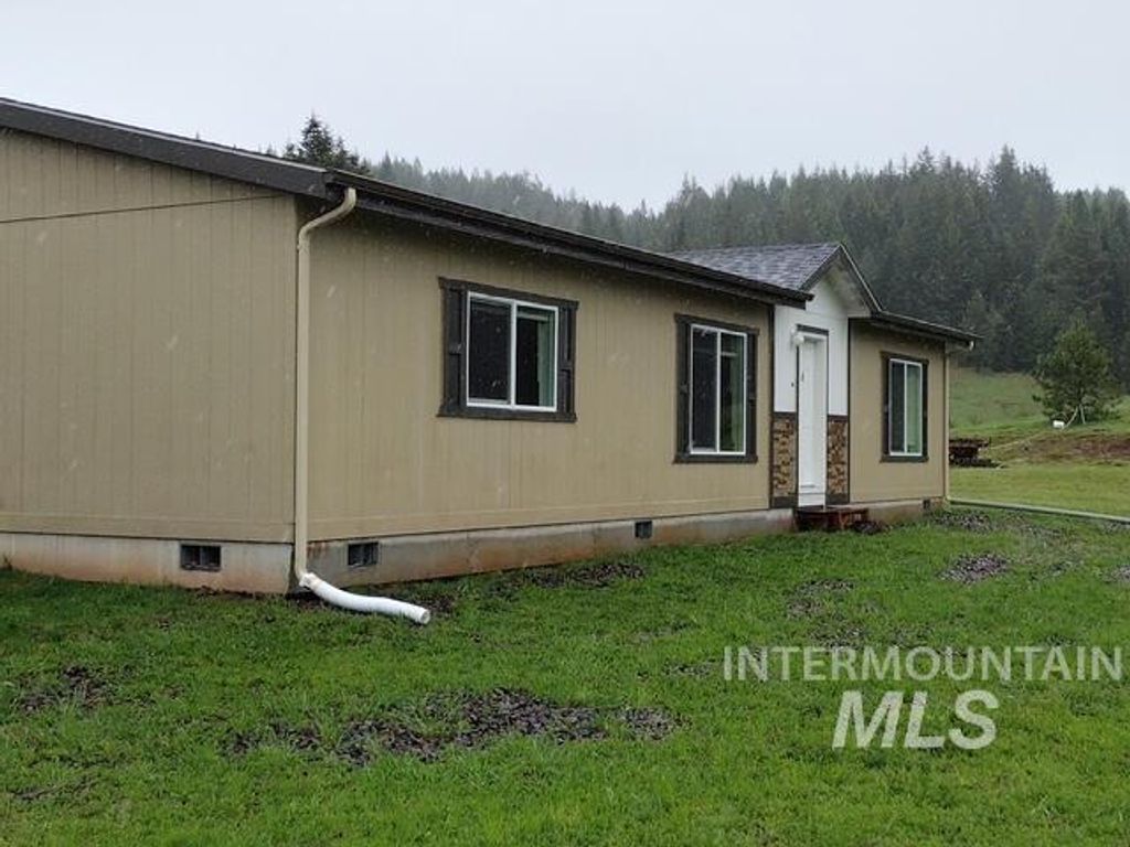 Photo of 142 Shenandoah 3rd. St, Kamiah, ID 83536 (MLS # 98983101)
