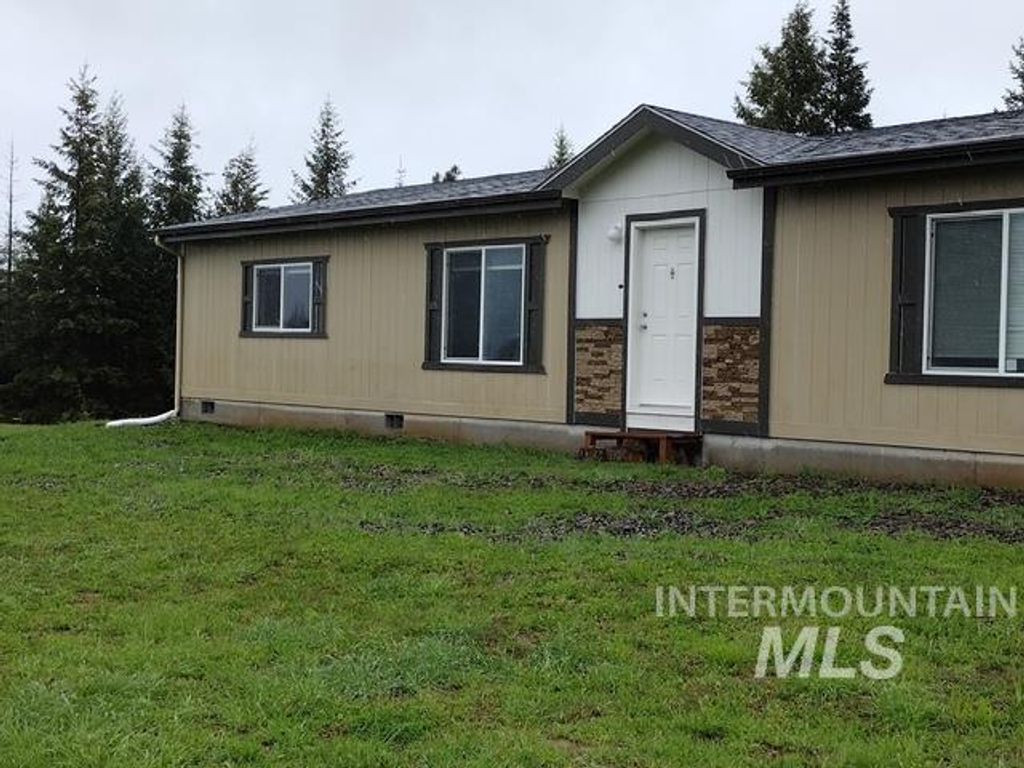 Photo of 142 Shenandoah 3rd. St, Kamiah, ID 83536 (MLS # 98983101)