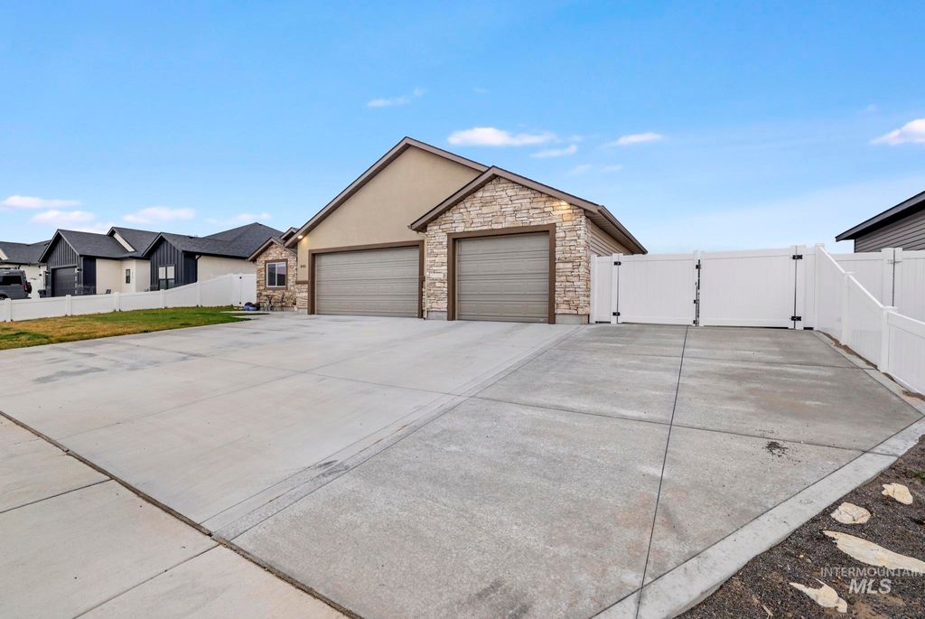 Photo of 840 Cottonridge Way, Kimberly, ID 83341 (MLS # 98969196)