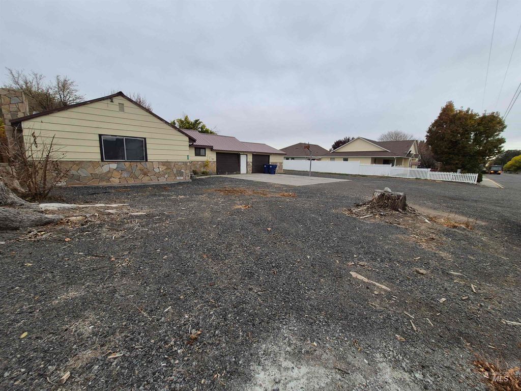 Photo of 403 16th Ave E Ave, Jerome, ID 83338 (MLS # 98966875)