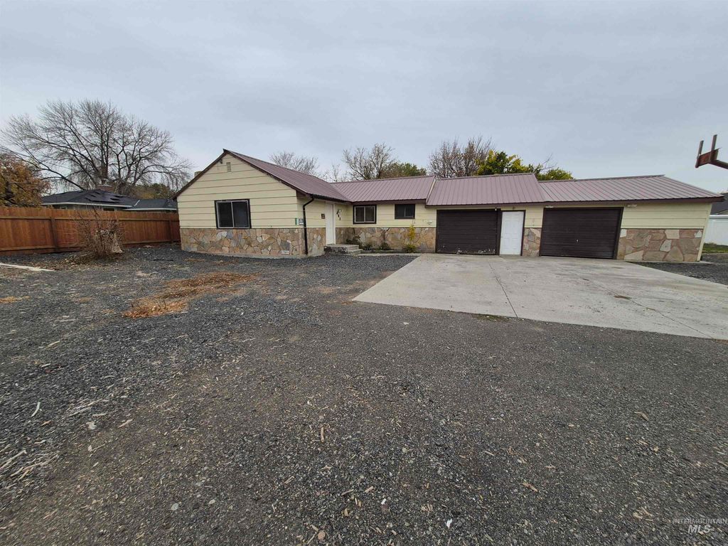 Photo of 403 16th Ave E Ave, Jerome, ID 83338 (MLS # 98966875)
