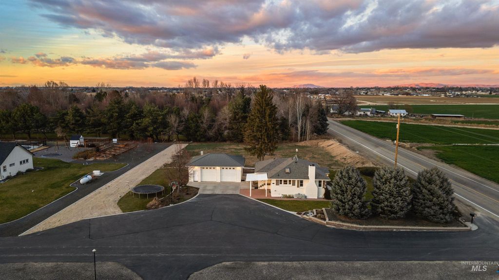 Photo of 1813 S Robinson Road, Nampa, ID 83687 (MLS # 98970137)
