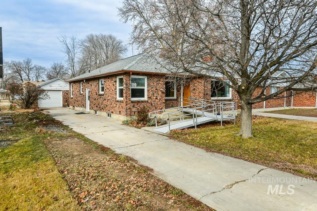 Photo of 119 S. Holly Street, Nampa, ID 83686 (MLS # 98973227)