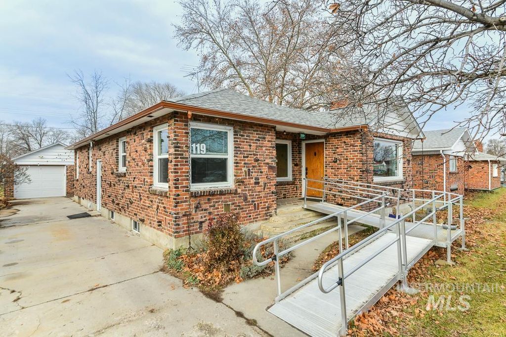 Photo of 119 S. Holly Street, Nampa, ID 83686 (MLS # 98973227)