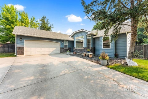 Photo of 188 S Cobblestone Way, Eagle, ID 83616 (MLS # 98995874) Photo of 188 S Cobblestone Way, Eagle, ID 83616 (MLS # 98995874)