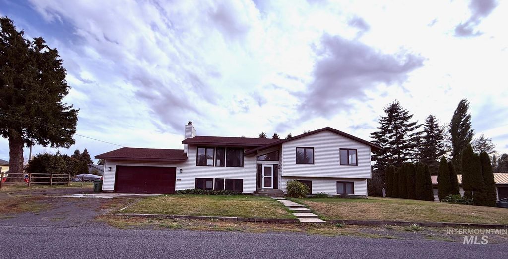 Photo of 1004 Mckinley St, Colton, WA 99113 (MLS # 98963567)