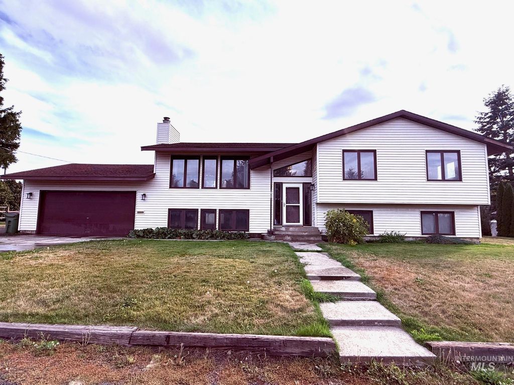 Photo of 1004 Mckinley St, Colton, WA 99113 (MLS # 98963567)