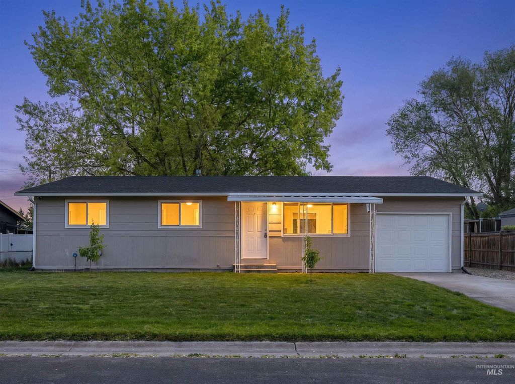 Photo of 9 Villa Dr, Middleton, ID 83644 (MLS # 98984898)