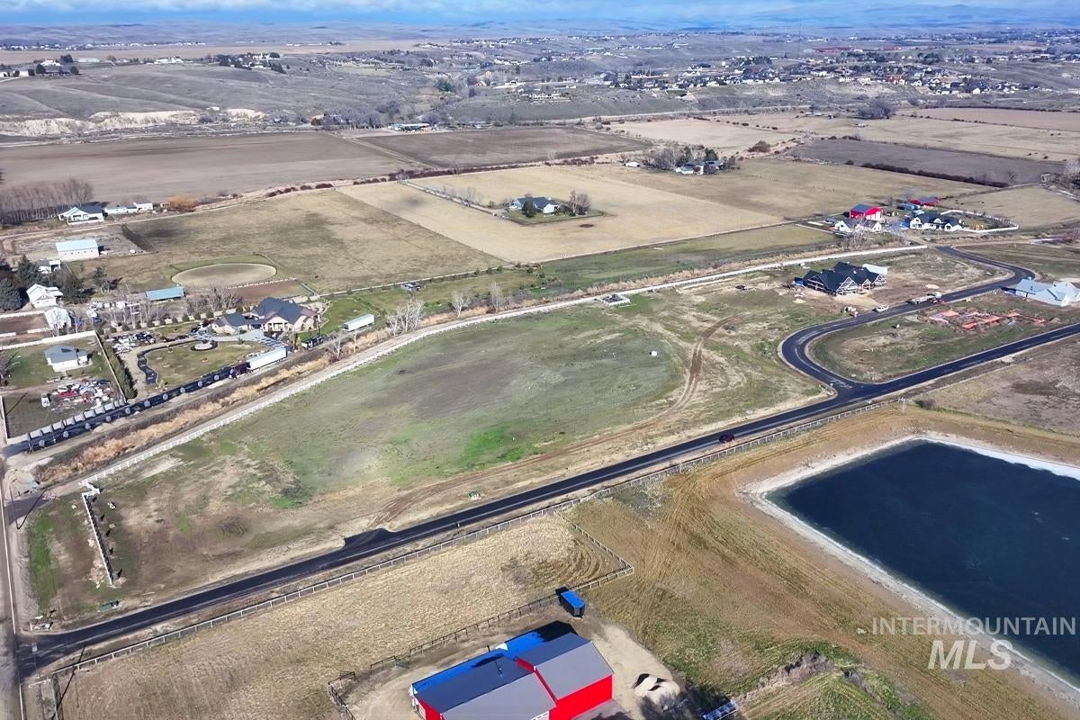 7950 Winter Horses Dr