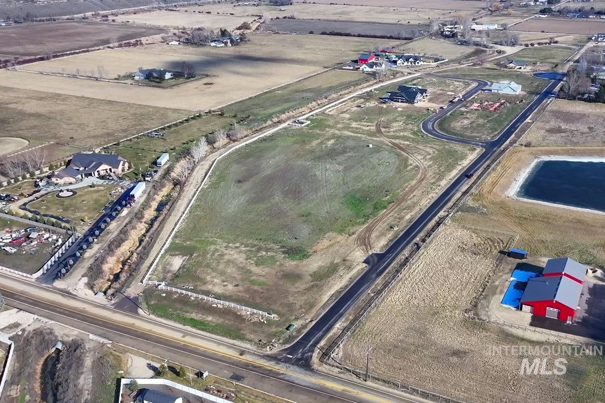7950 Winter Horses Dr