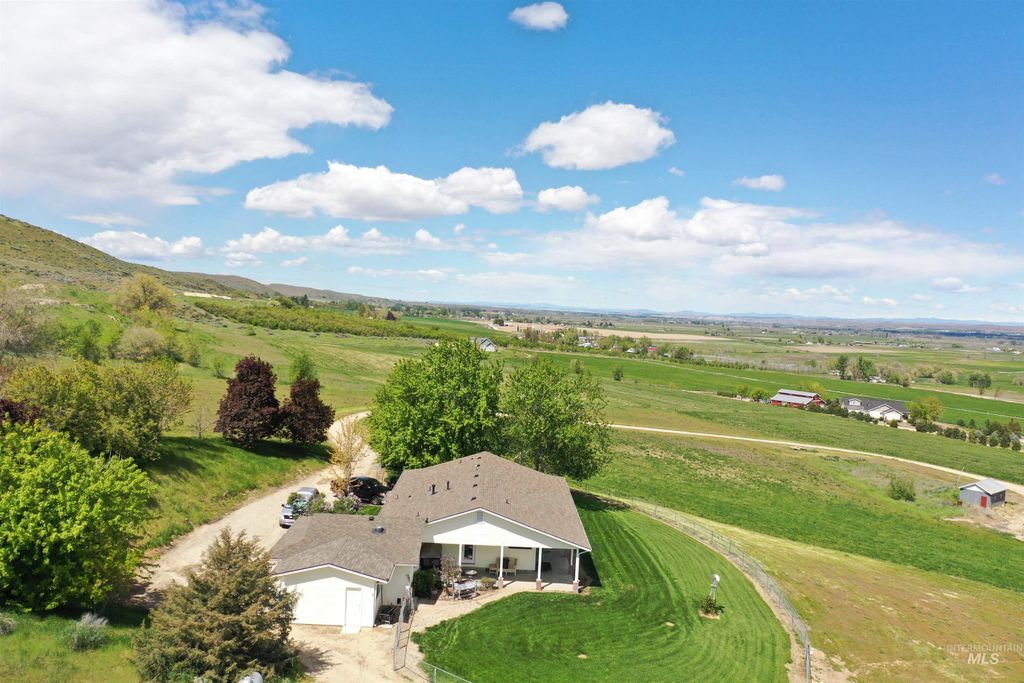 Photo of 3549 Ginny Lane, Emmett, ID 83617 (MLS # 98983881)