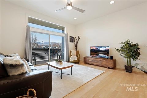 Photo of 1621 W Idaho St, Boise, ID 83702 (MLS # 98973040)