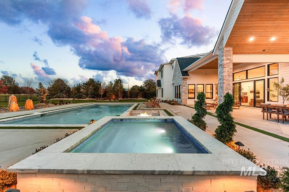 1948 W Oakhampton Dr