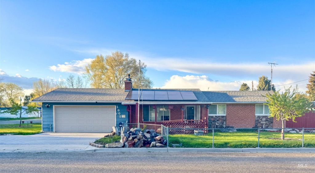 Photo of 1603 Alder St, Caldwell, ID 83605 (MLS # 98982903)