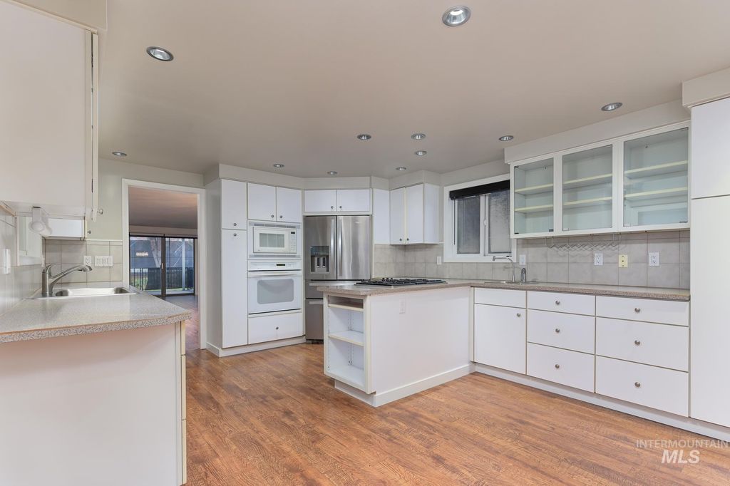 Photo of 7208 W Casecade Drive, Boise, ID 83704 (MLS # 98974510)