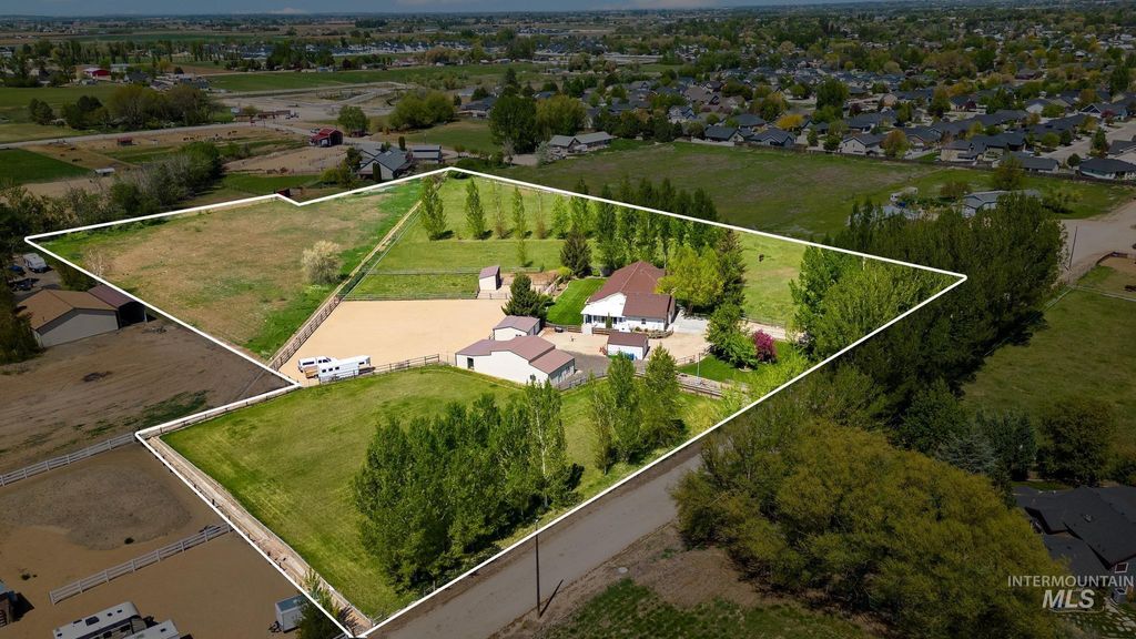 Photo of 1401 Crane Ln, Kuna, ID 83634 (MLS # 98975427)