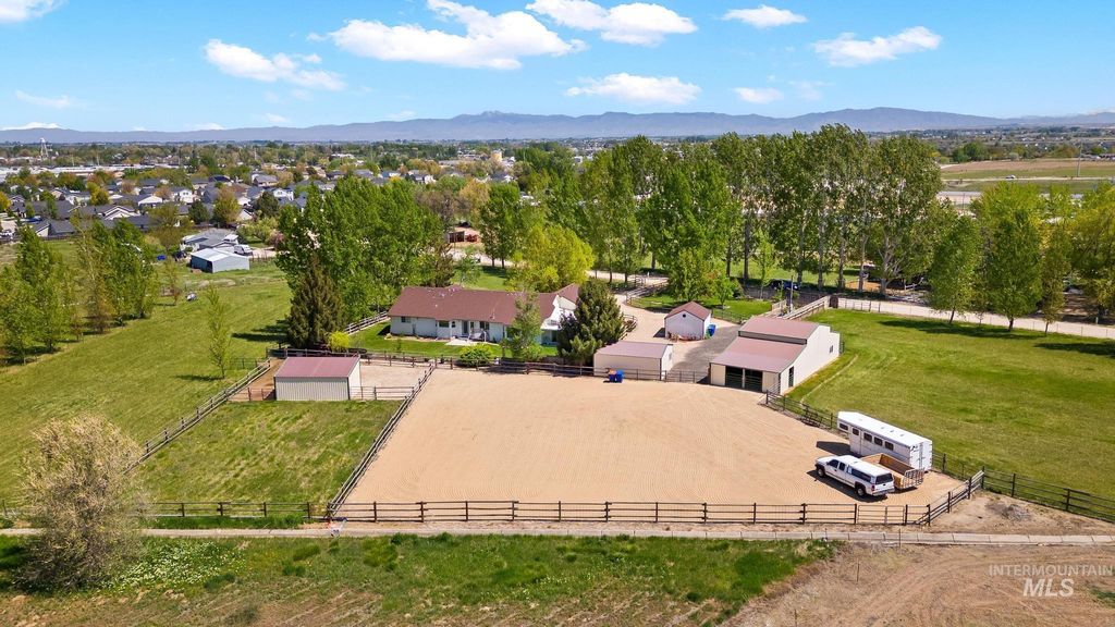 Photo of 1401 Crane Ln, Kuna, ID 83634 (MLS # 98975427)