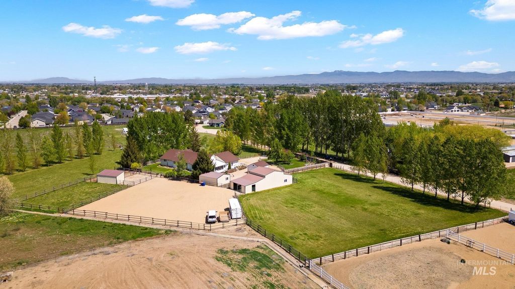 Photo of 1401 Crane Ln, Kuna, ID 83634 (MLS # 98975427)