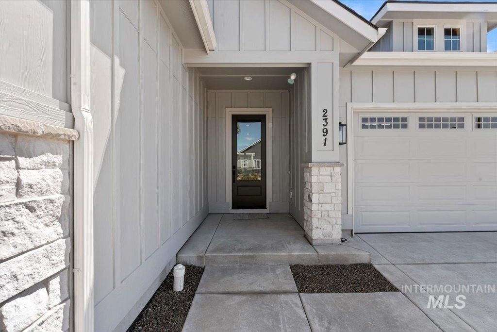 Photo of 2391 E Snocreek Dr, Eagle, ID 83616 (MLS # 98963423)