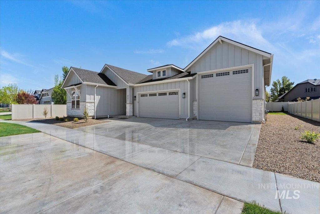 Photo of 2391 E Snocreek Dr, Eagle, ID 83616 (MLS # 98963423)