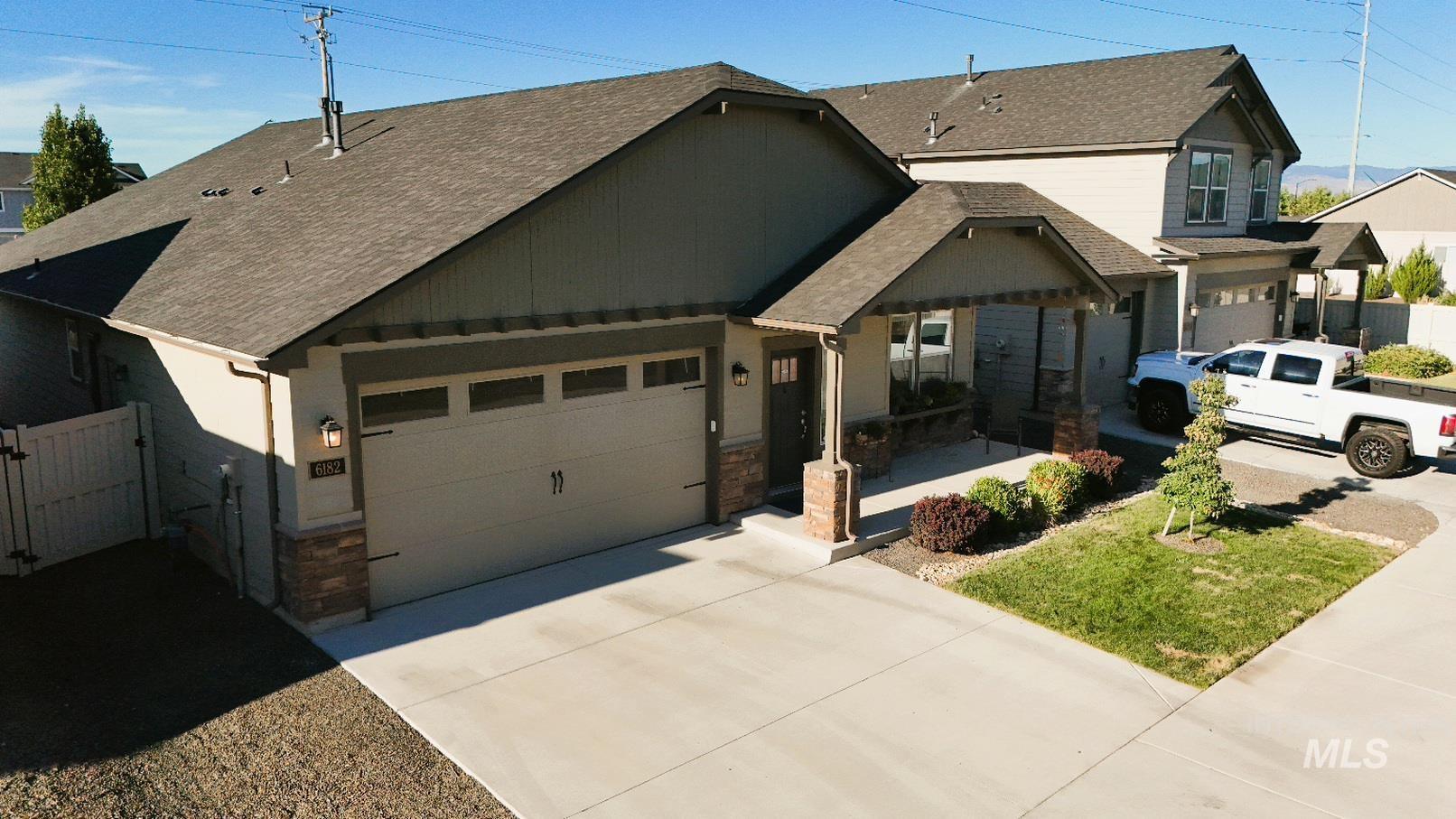 6182 W Los Flores Drive