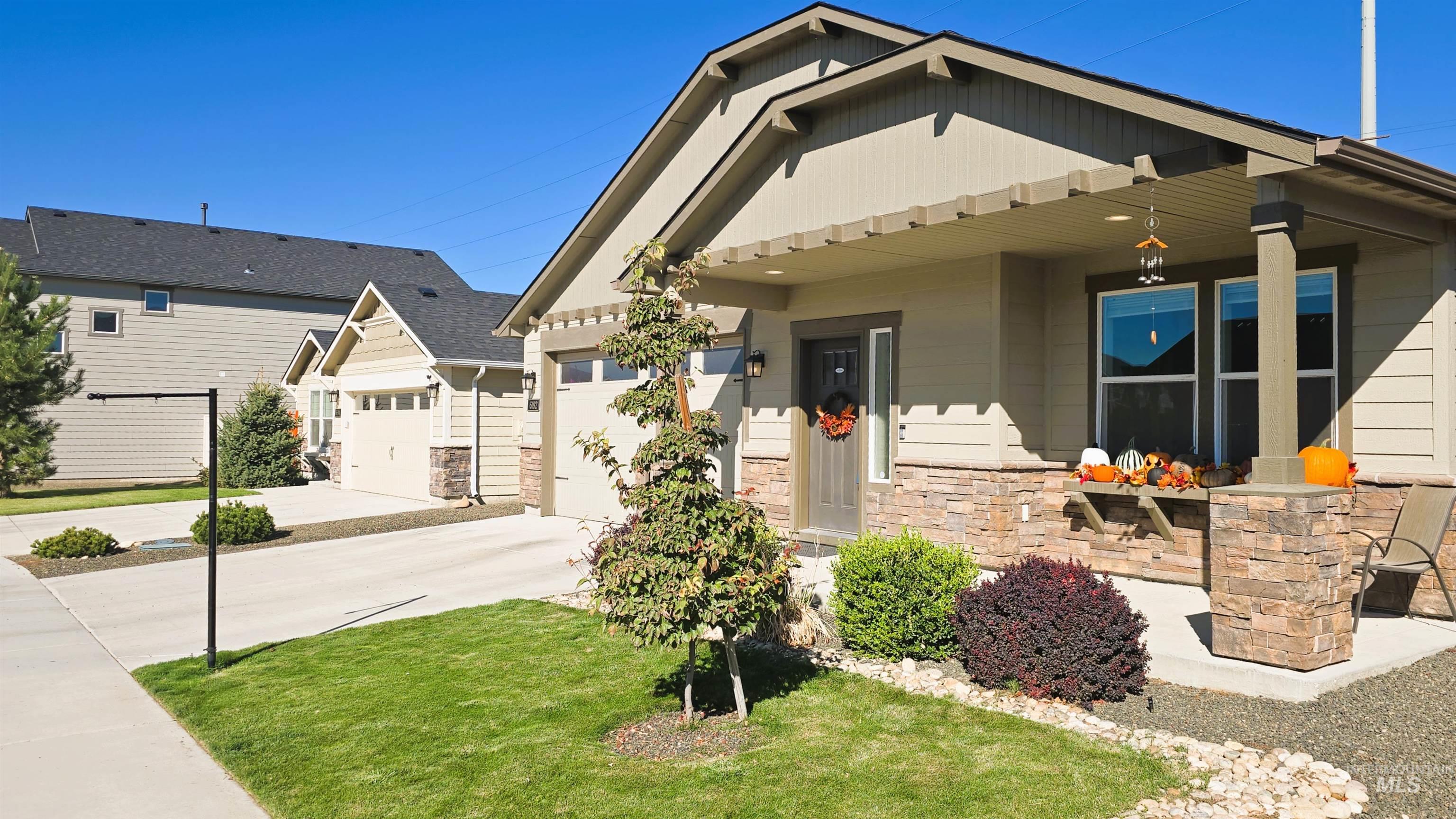 6182 W Los Flores Drive