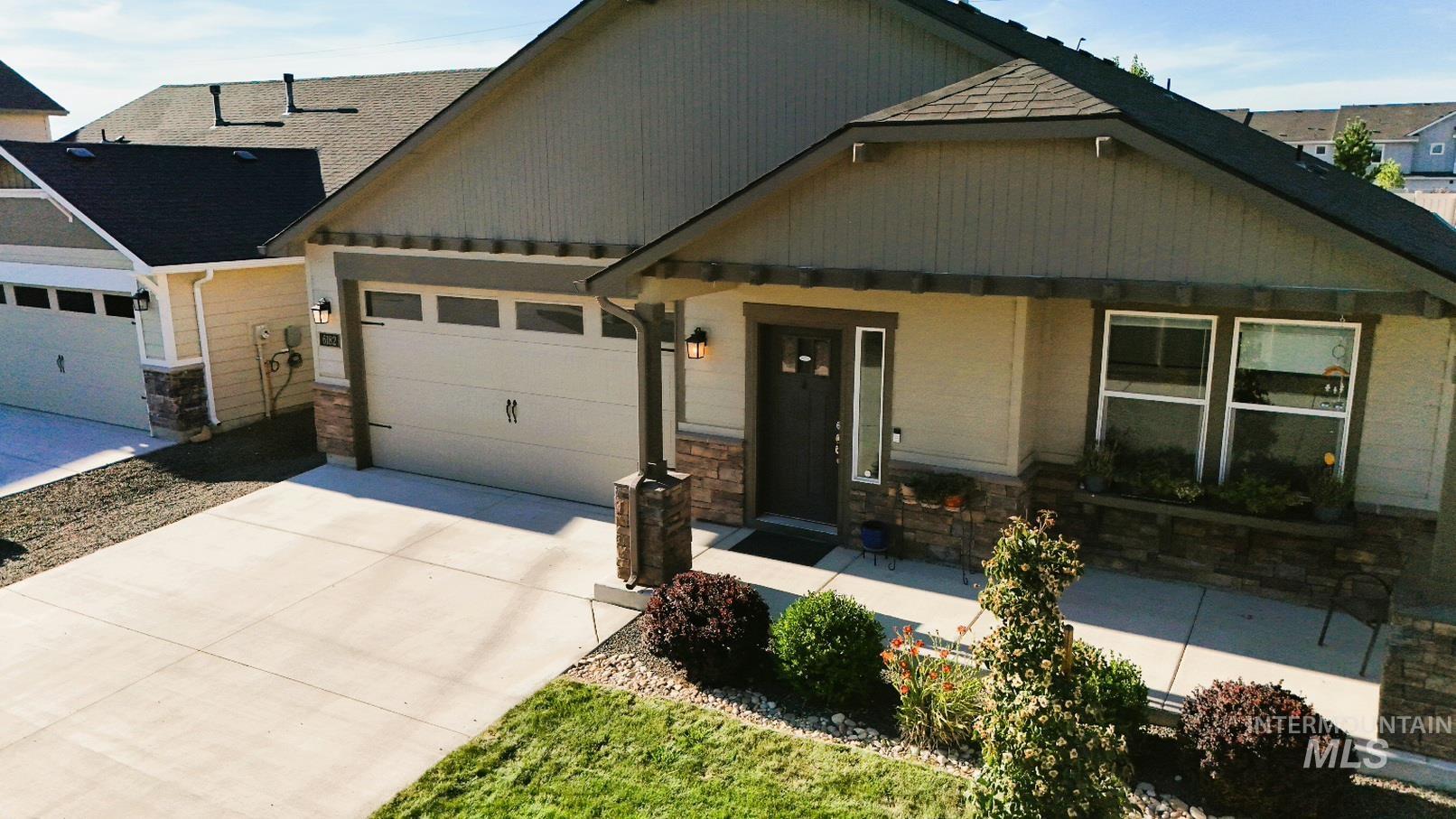 6182 W Los Flores Drive