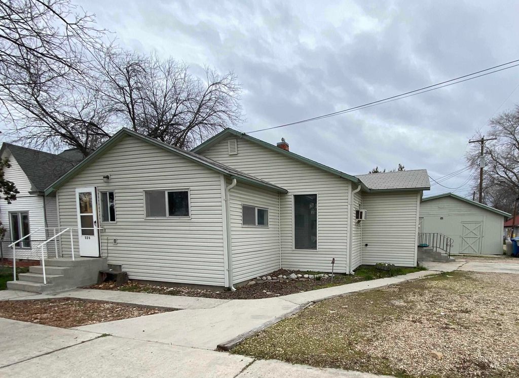 Photo of 520 S 3rd Ave, Caldwell, ID 83605 (MLS # 98978258)