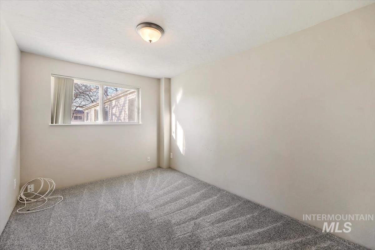 Unfurnished room with carpet floors