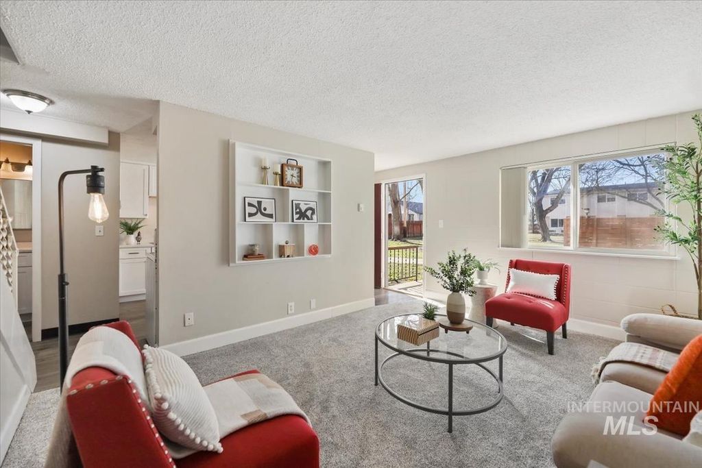 Photo of 952 S Curtis Rd, Boise, ID 83705 (MLS # 98972049)