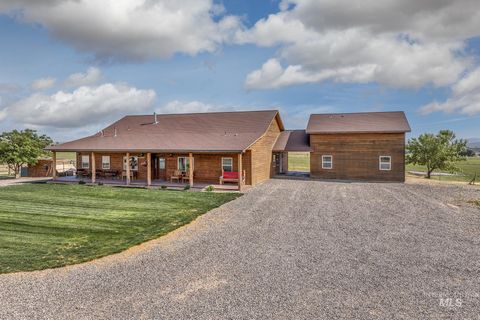 Photo of 2175 Graham Blvd, Vale, OR 97918 (MLS # 98949245)