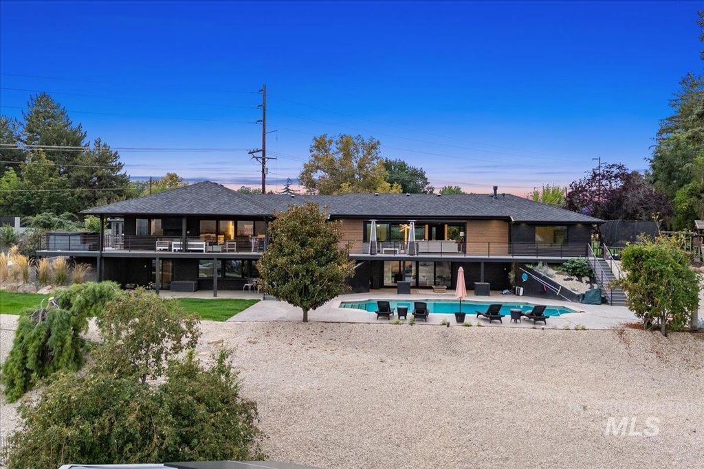 Photo of 3200 N Mountain View Dr, Boise, ID 83704 (MLS # 98961608)