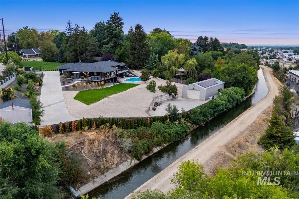 3200 N Mountain View Dr