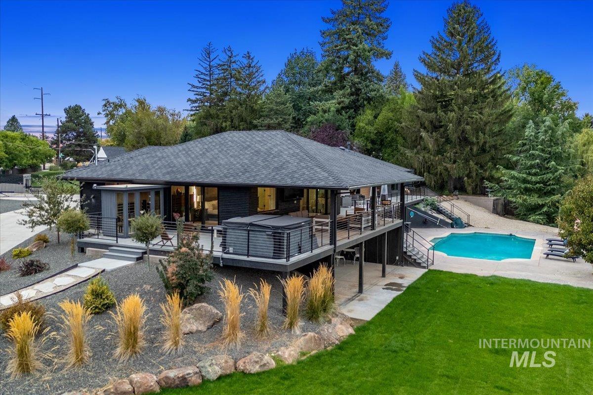 3200 N Mountain View Dr