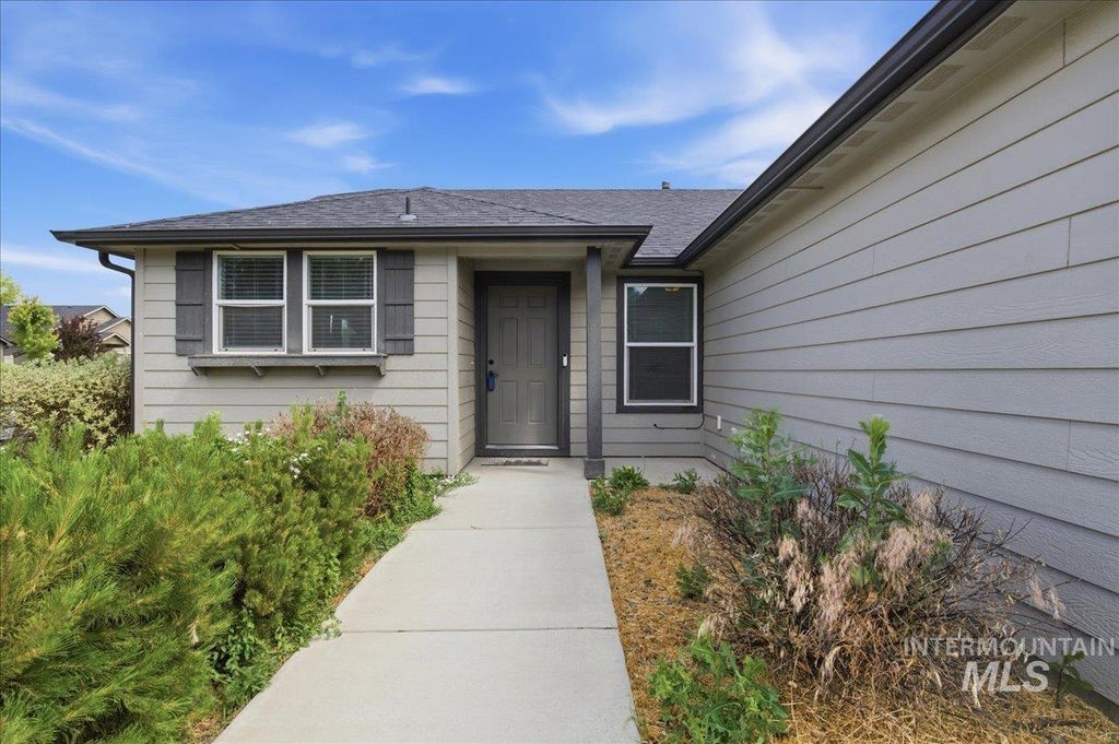 Photo of 2205 E Elm Grove Dr, Nampa, ID 83686 (MLS # 98989661)
