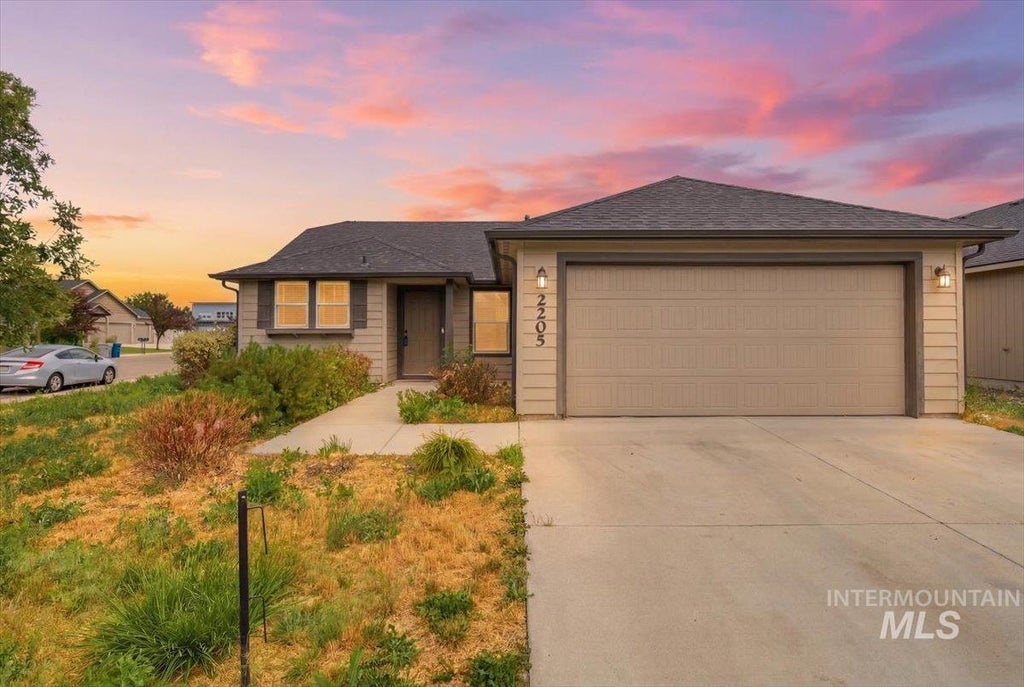 Photo of 2205 E Elm Grove Dr, Nampa, ID 83686 (MLS # 98989661)