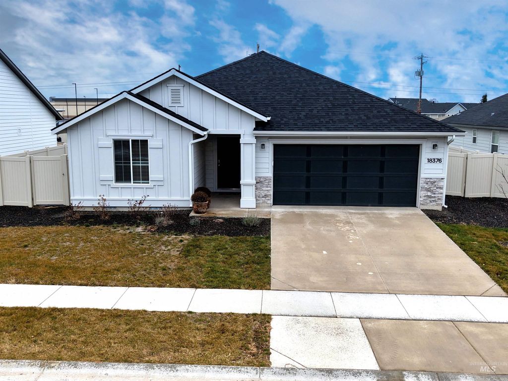 Photo of 18376 N Strawflower Ave, Nampa, ID 83687 (MLS # 98970846)