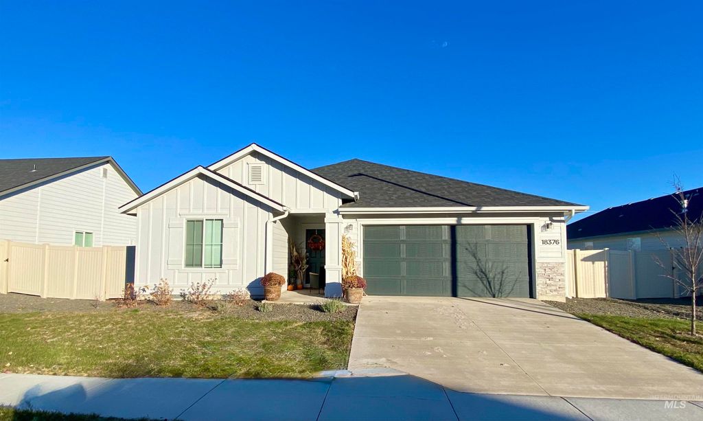 Photo of 18376 N Strawflower Ave, Nampa, ID 83687 (MLS # 98970846)
