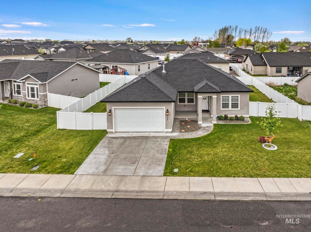 Photo of 1362 Golden Pheasant Dr, Twin Falls, ID 83301 (MLS # 98982516)