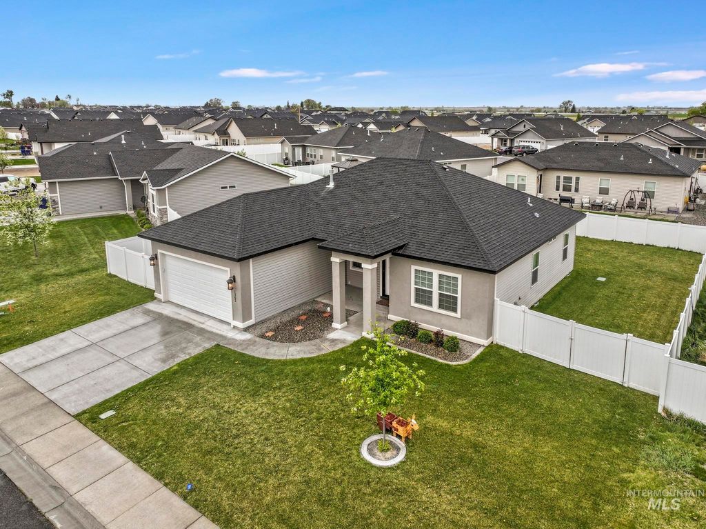 Photo of 1362 Golden Pheasant Dr, Twin Falls, ID 83301 (MLS # 98982516)