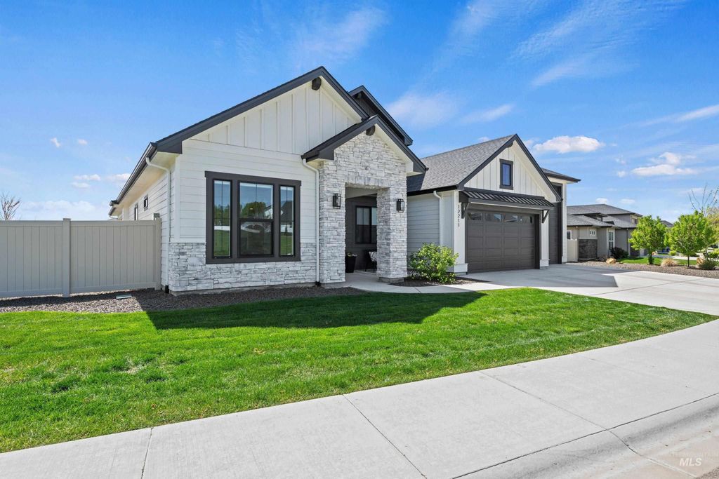 Photo of 12211 W Cobalt Lake Dr, Star, ID 83669 (MLS # 98983316)