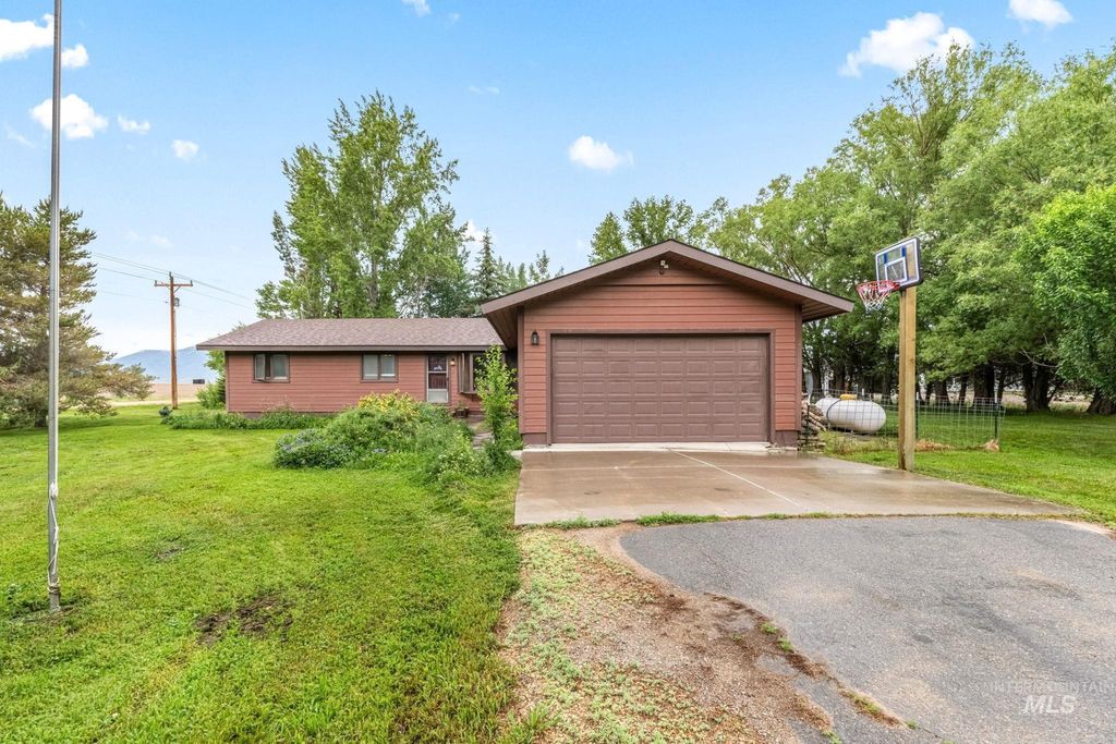 Photo of 4 N 100 W, Fairfield, ID 83327 (MLS # 98951159)