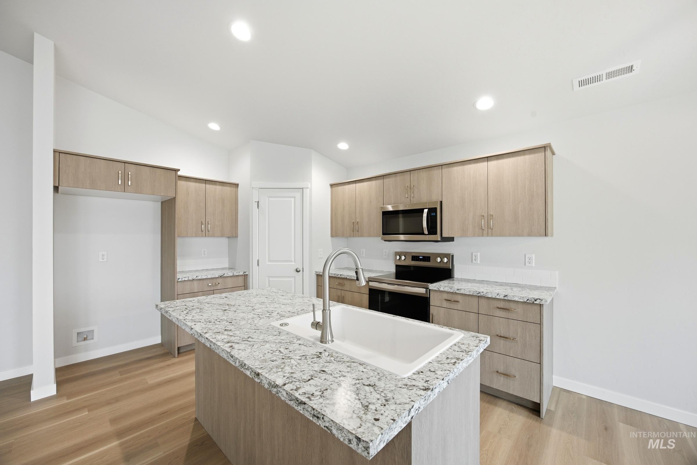 431 Aplomado Ct