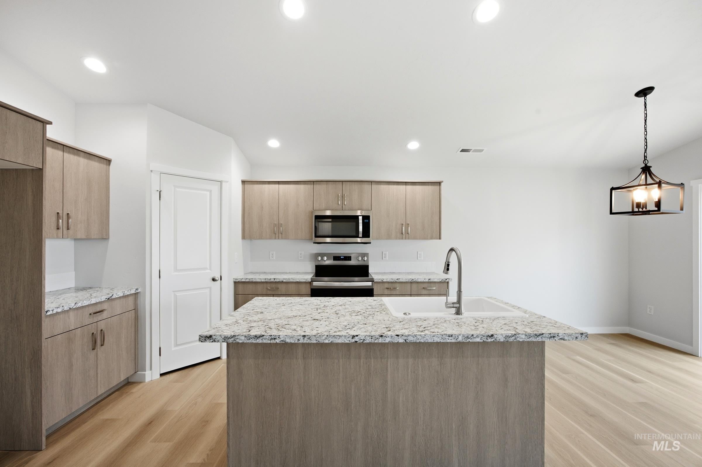 431 Aplomado Ct